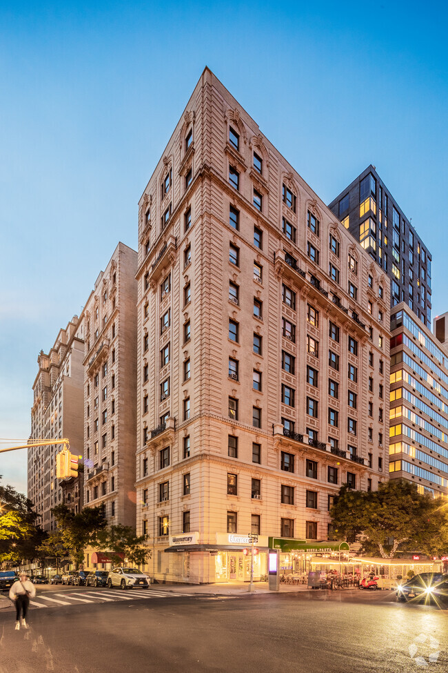 Building Photo - The Roxborough