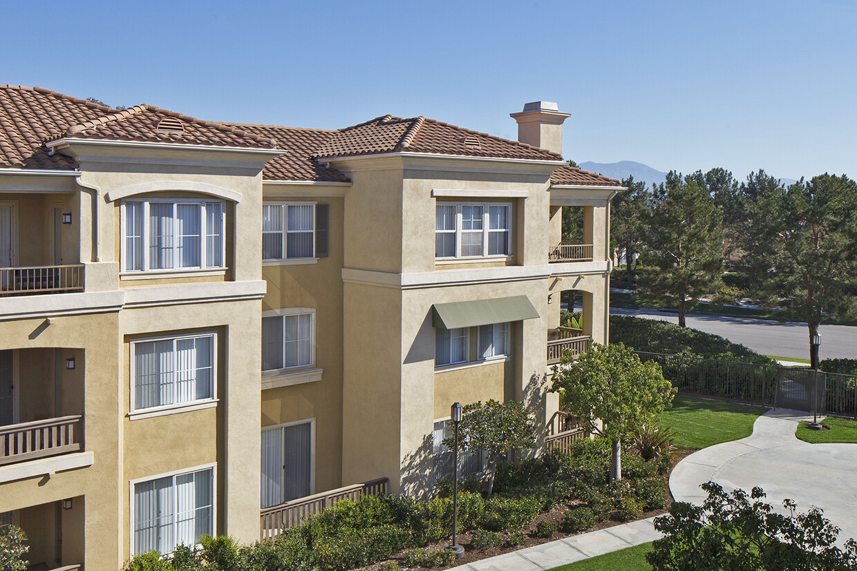 San Paulo Apartment Homes - Irvine, CA