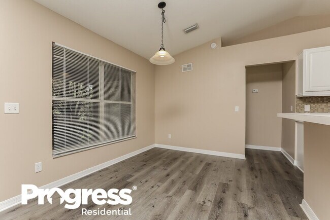 Building Photo - 210 Bloxam Ave