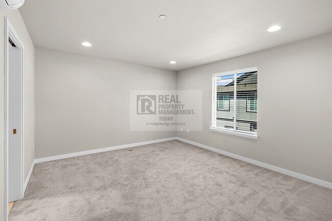 Building Photo - Modern Tacoma Townhomes Near Fredrickson –...