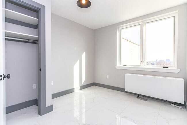 Foto del edificio - 1470 Eastern Pkwy