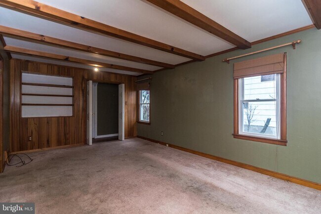 Building Photo - 830 N Irving St