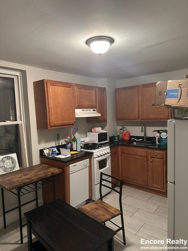 Building Photo - 70 Joy St