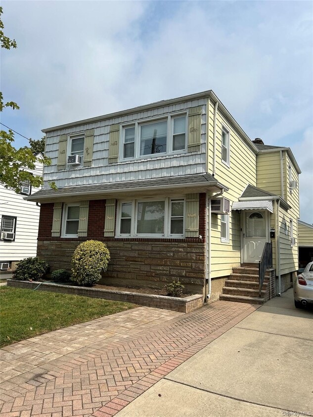Primary Photo - 17 Hazel Pl