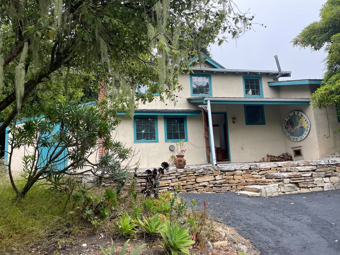 Primary Photo - 80 Corona Way