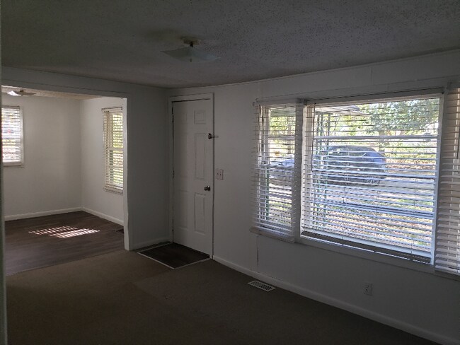 Building Photo - 116 Ray Cir