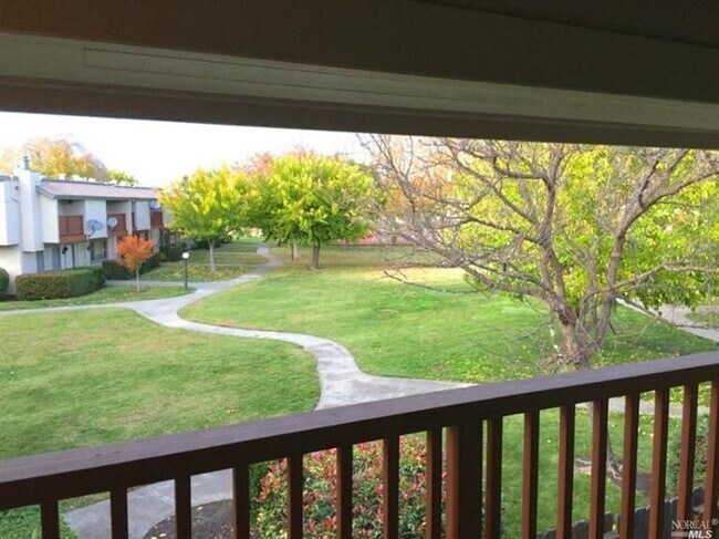 Foto del edificio - Lovely 2 bedroom PUD in the E Section of R...