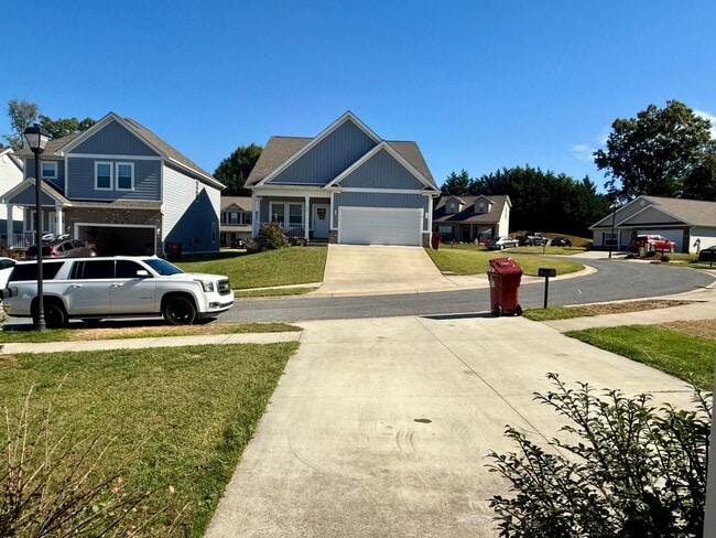 Foto del edificio - Spacious 3 Bedroom, 3.5bath in central Joh...