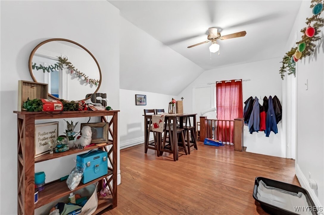 Foto del edificio - 55 Winspear Ave