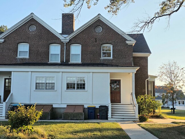 Building Photo - 1306 Officers Row