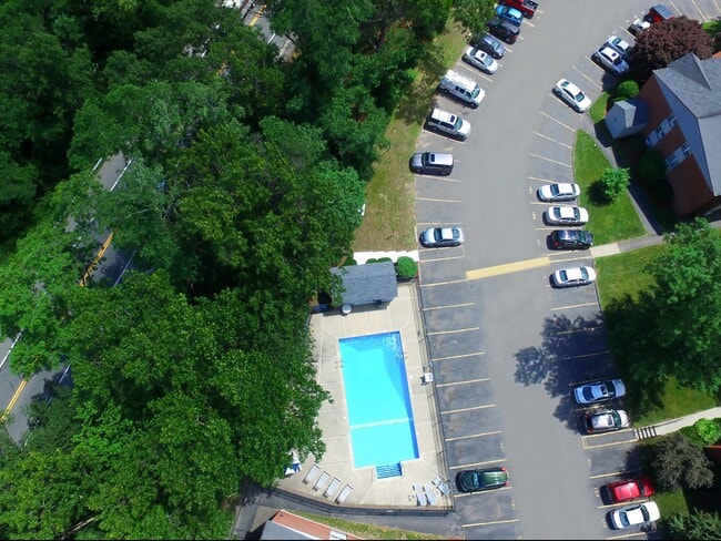 Building Photo - Churchill Court