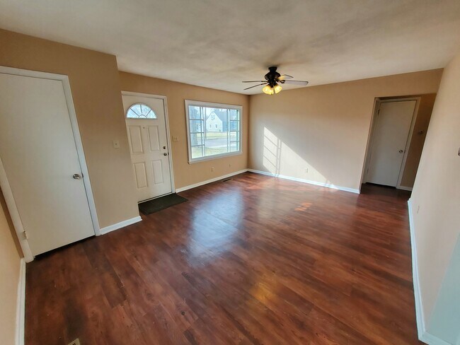 Building Photo - 3686 Eisenhower Rd