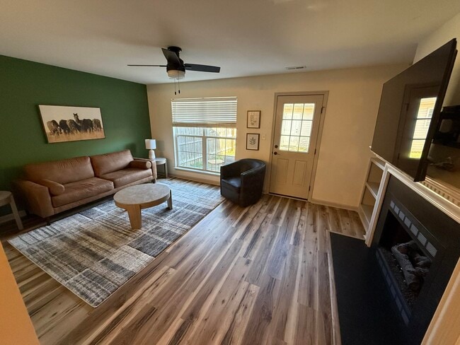 Building Photo - 335 Houston Creek Dr