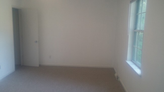 Building Photo - 2311 N Berkshire Rd