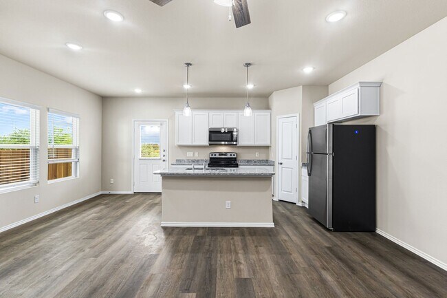 Foto del edificio - 158 Sai Mnr