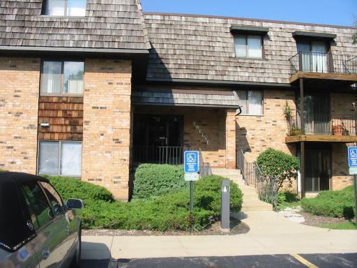 Building Photo - 12 Oak Creek Dr