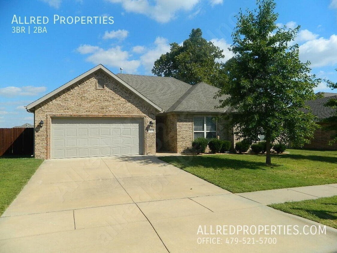 Primary Photo - Beautiful 3 Bedroom 2 Bathroom Home Near T...