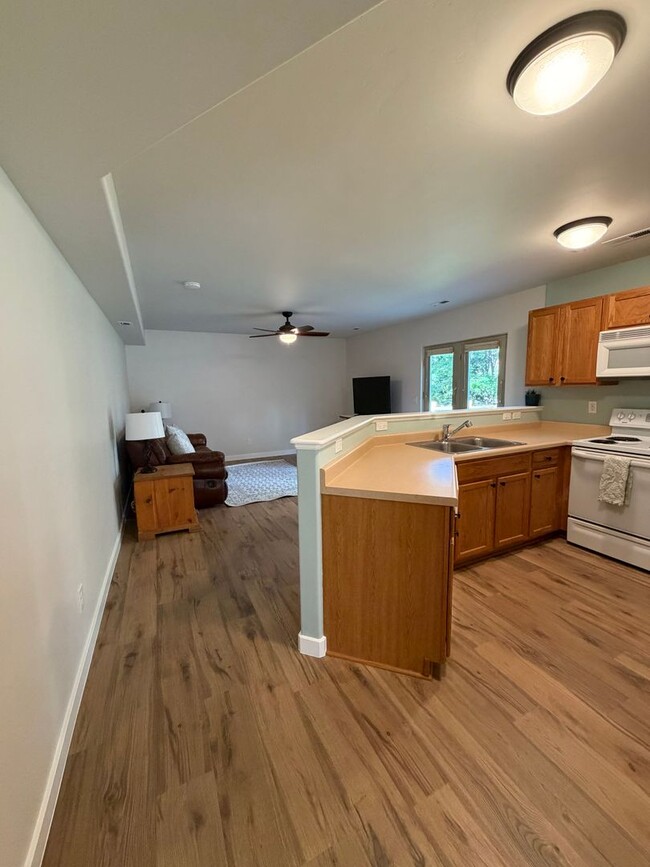Building Photo - 4122 Sky Ranch Dr