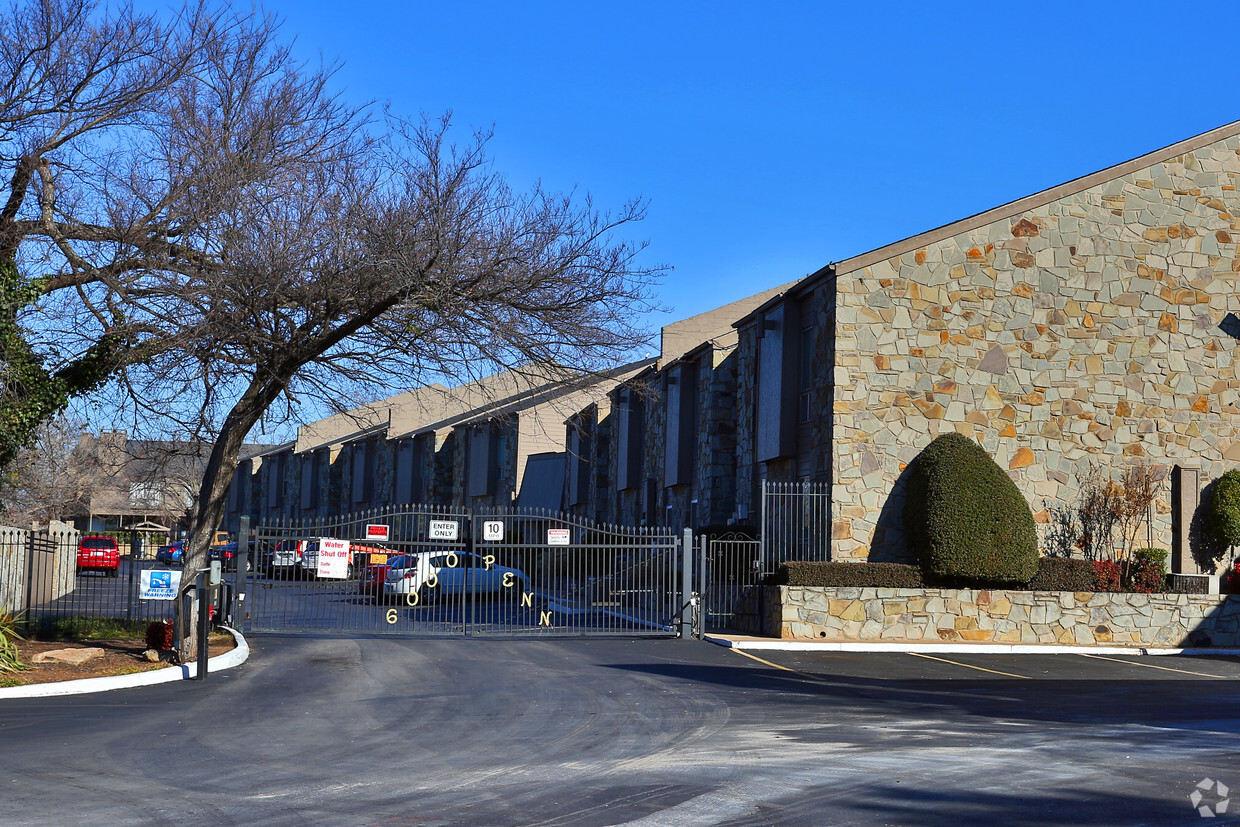 Building Photo - Six Thousand Penn