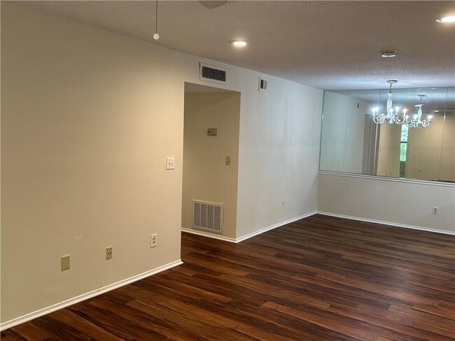 Building Photo - 2108 Huntingdon Chase