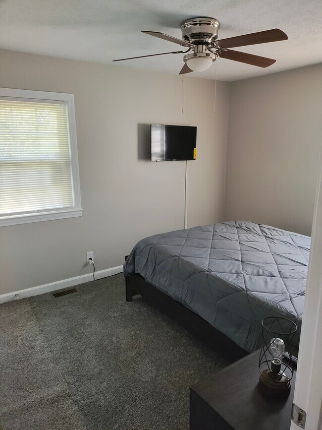 Foto del edificio - 6231 Lansford Dr