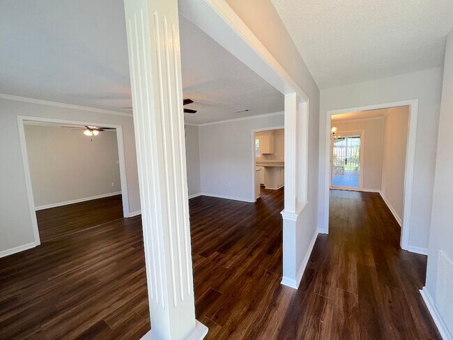 Building Photo - 3 BED | 2 BATH | SCREENED IN SUNROOM | SOUTHSIDE/VERNONBURG