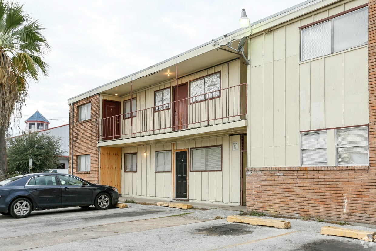 Building Photo - Cobblestone Apartments