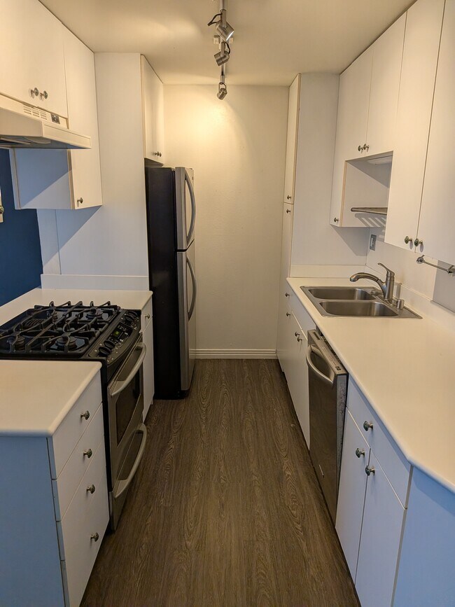 Cocina - 1600 Ardmore Ave