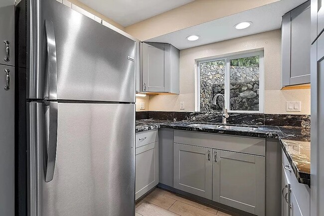 Building Photo - 75-5776 Oleka Pl