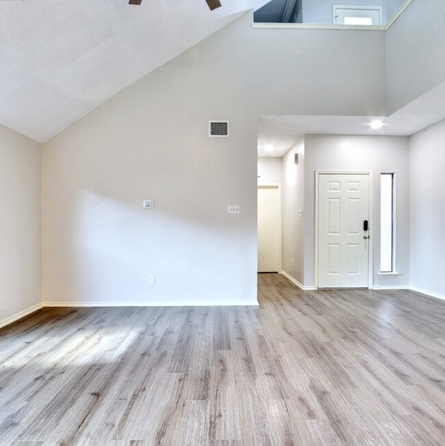 Foto del edificio - 806 Ashmount Ln