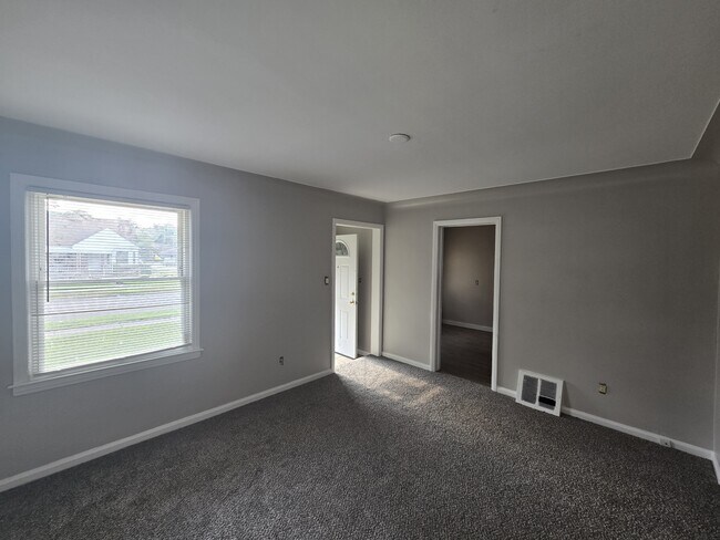 Foto del edificio - 18338 Ashton Ave