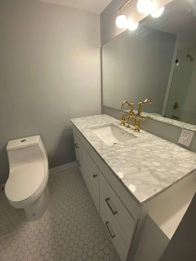 Building Photo - Santa Fe Condo- NEWLY REMODELED & MOVE-IN READY!!