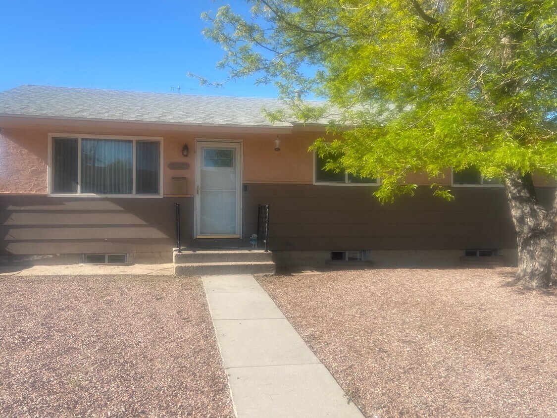 Foto principal - ALL PROSPECTIVE TENANTS MUST SUBMIT A $58 ...