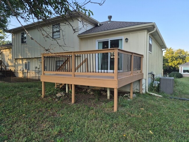 Building Photo - 803 S Medford Cir