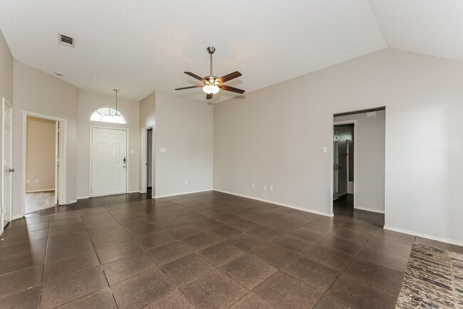Building Photo - 706 Valleycreek Rd