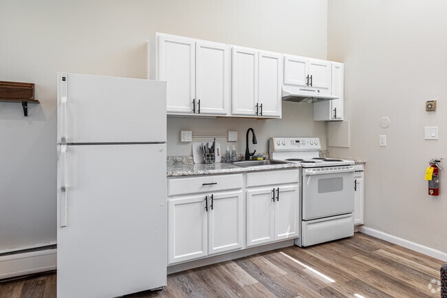 4BR, 2BA - Kitchen - Villages at Hartford Apartments