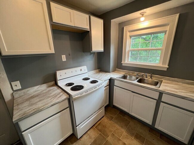 Building Photo - 6733 Askew Ave