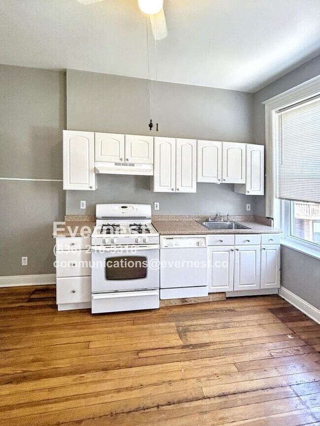 Foto del edificio - 4-Bedroom, 2-Bathroom Home in a Convenient...