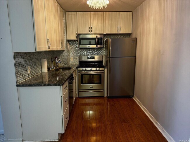 Foto del edificio - 740 E Broadway