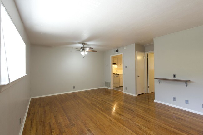 Building Photo - 804 N Locust St