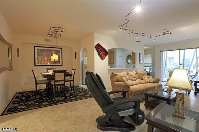 Foto del edificio - 13225 Silver Thorn Loop