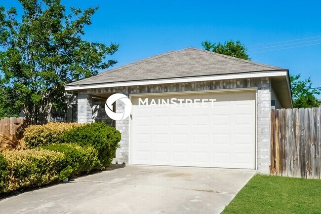 Building Photo - 3 Bedroom Pet-Friendly Home in San Antonio, TX with Main Street Renewal