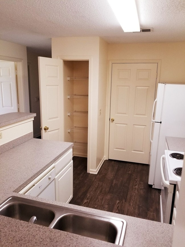 Building Photo - Camellia Trace