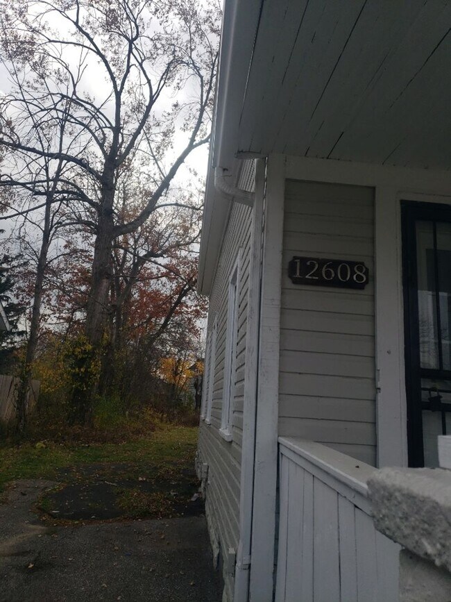 Building Photo - Charming 4-Bedroom Property in Prime Location