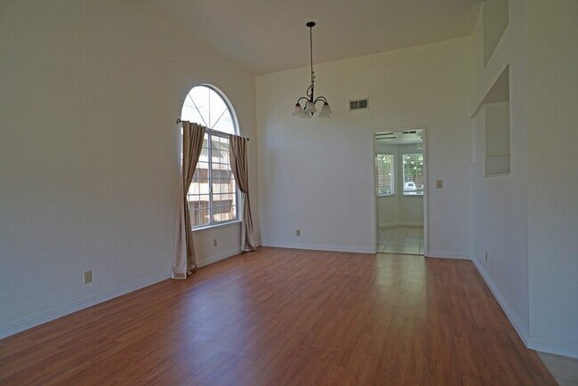 Foto del edificio - beautiful 3-bedroom, 2-bathroom single-story home in Roseville!