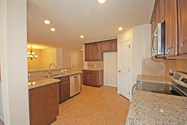 Foto del edificio - 1321 Crestview Dr