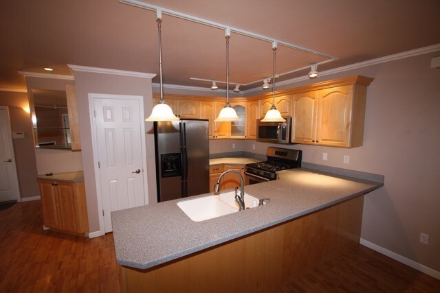 Building Photo - 2 Bedroom Condo in a Quiet Eagle River Nei...
