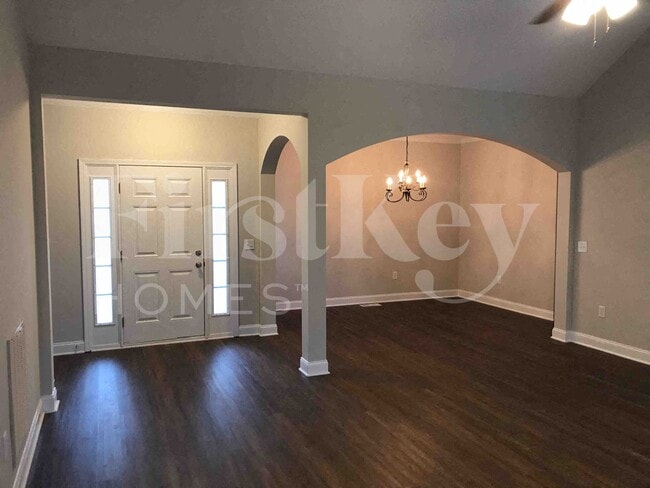 Building Photo - 2215 Charles Towne Ct