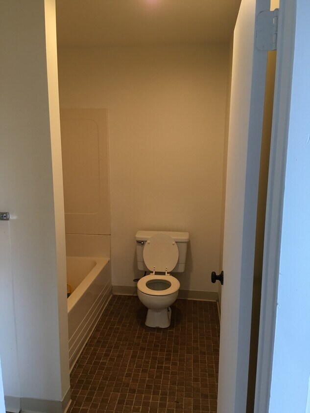 Bañera/Ducha de baño - 209 S Main St