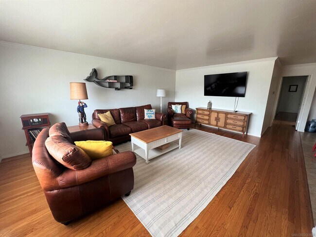 Foto del edificio - 728 Iris Ave